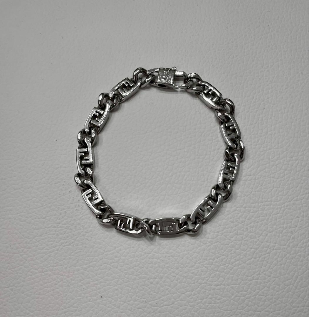 Fendi ブレスレット　Mサイズ