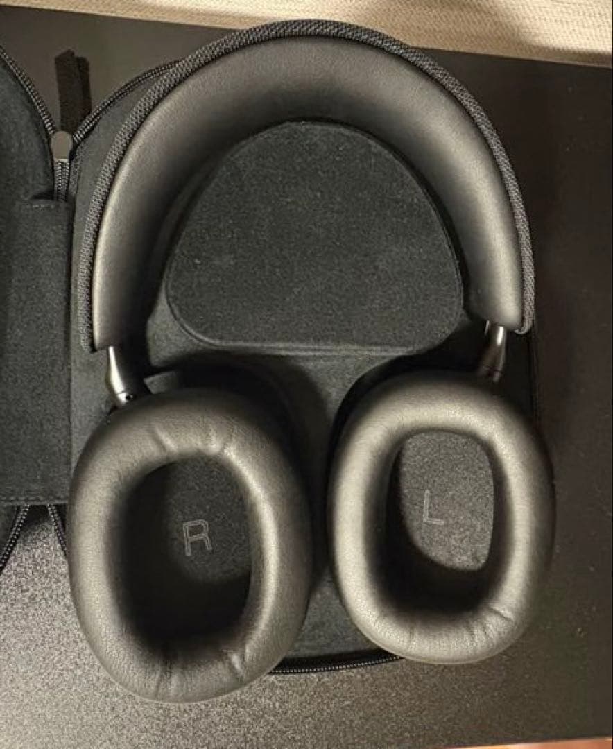 Bowers ＆ Wilkins Px7 S3（スタンド付き）