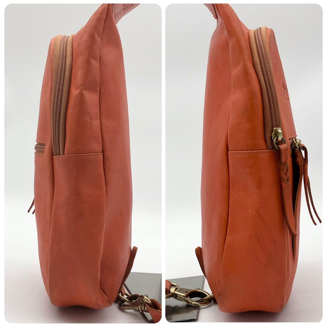 ⭐️希少美品⭐️ イルビゾンテ レザー ロゴ型押し ボディバッグ ショルダー