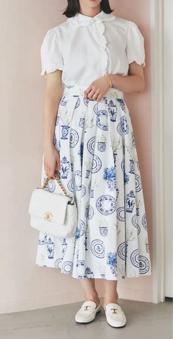 2023 セブンテン 陶器プリント 花柄スカート 陶器 水彩タッチブルーホワイト