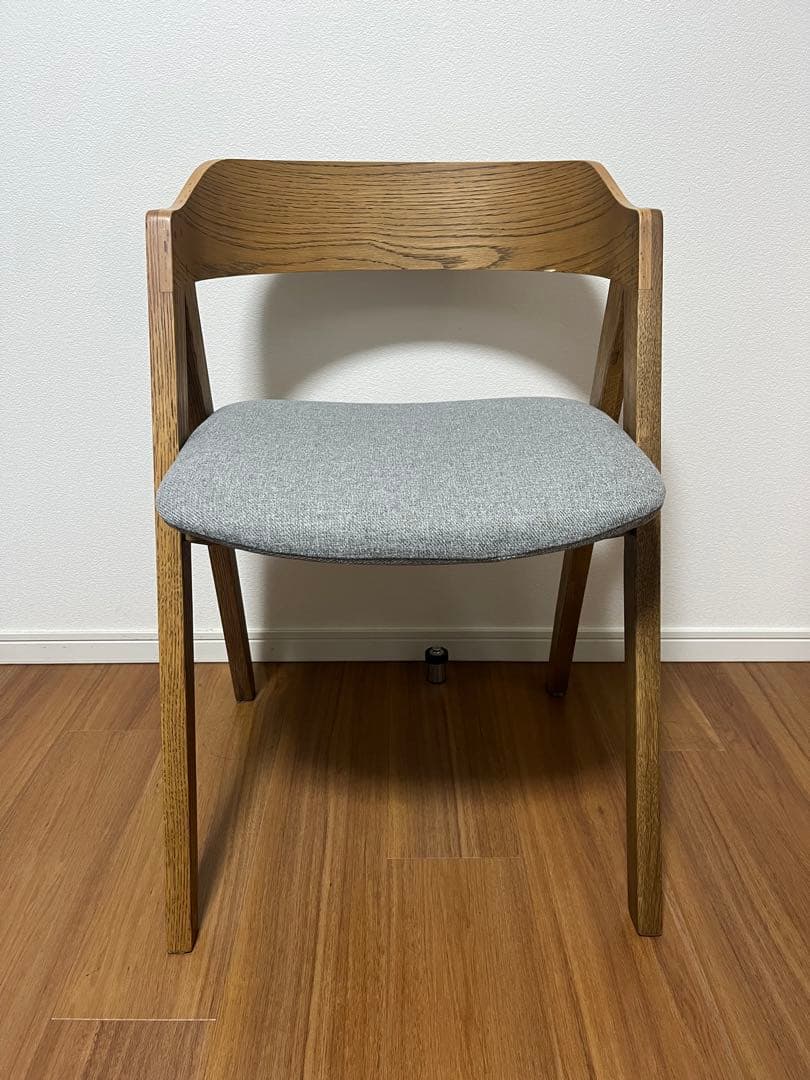 木製フレームのグレー布張り椅子(東京引き取り、搬送可能)