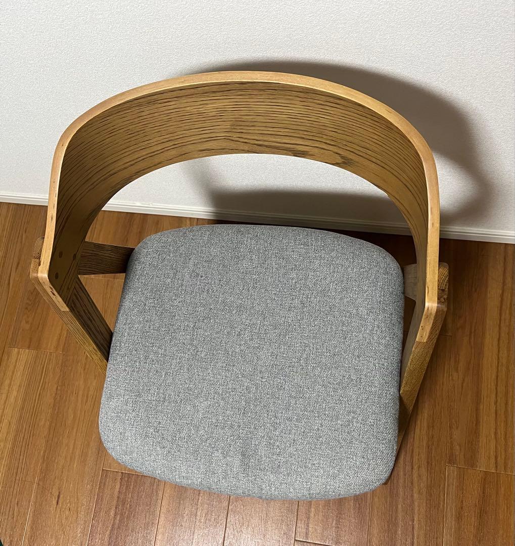 木製フレームのグレー布張り椅子(東京引き取り、搬送可能)