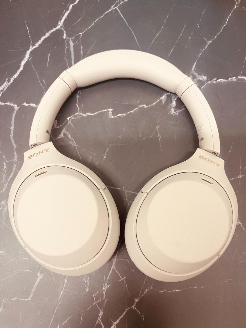 SONY WH-1000XM4 SMプラチナシルバー　ワイヤレスヘッドフォン