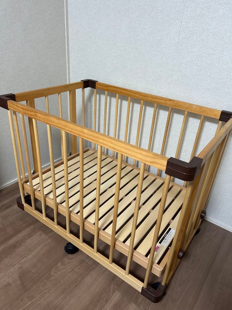 ファルスカ ベッドサイドベッド キャスター付き