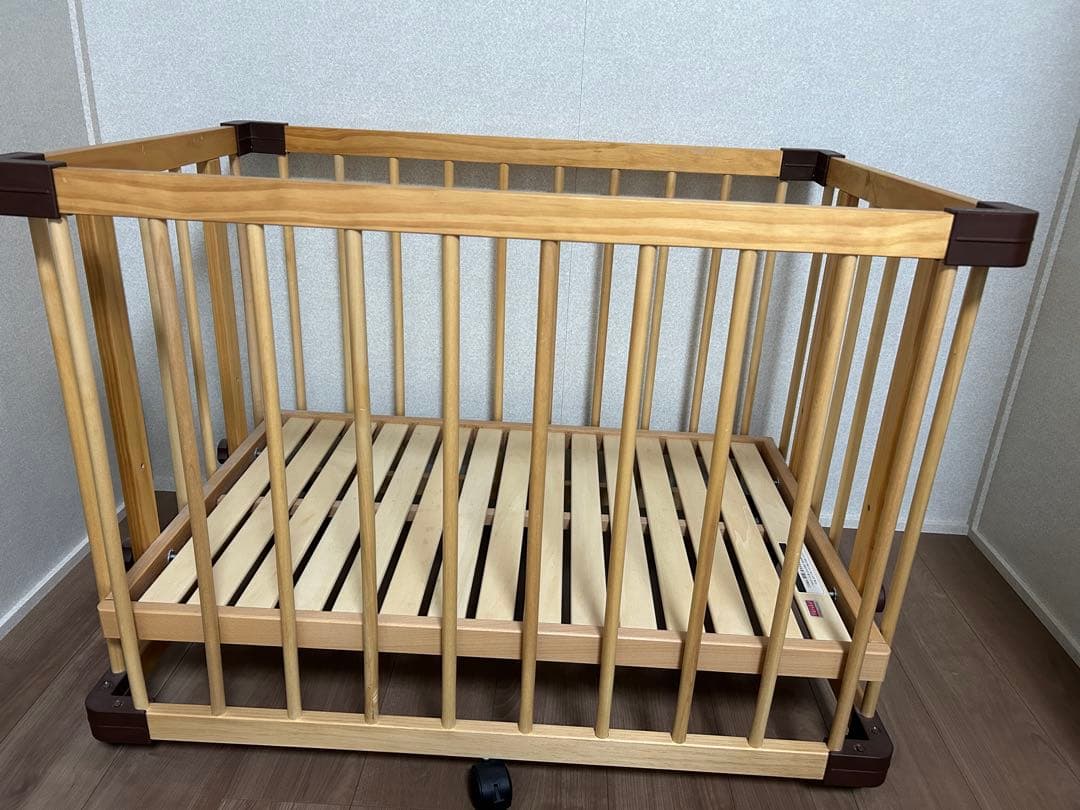 ファルスカ ベッドサイドベッド キャスター付き