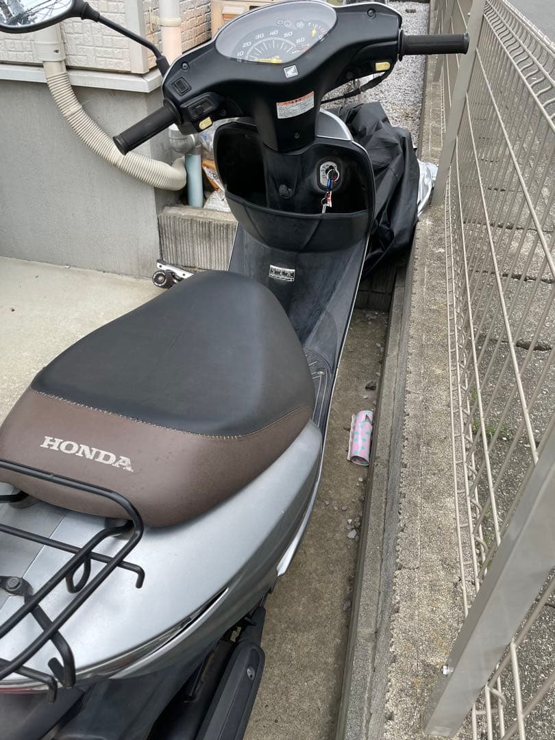 シルバーのHONDA製スクーター8599km
