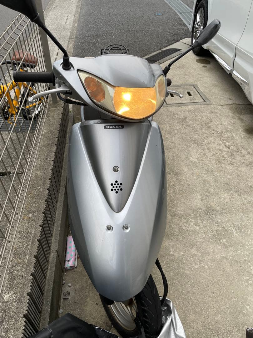 シルバーのHONDA製スクーター8599km