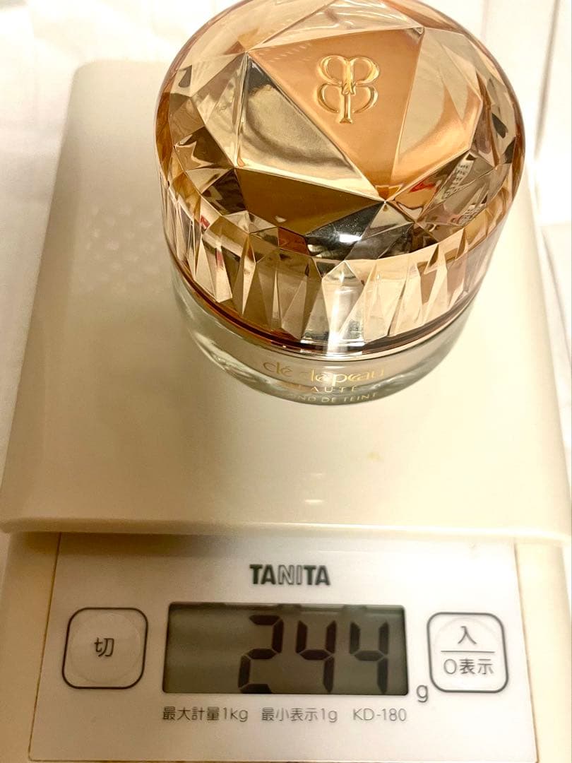 クレドポーボーテ　クリームファンデーションオークル10