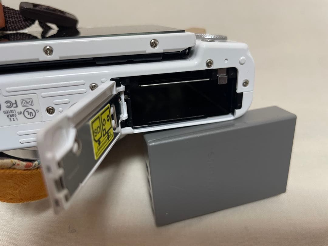 よ*ん様 オリンパス PEN Lite E-PL5 ダブルズームキット ホワイト