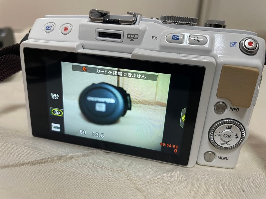 よ*ん様 オリンパス PEN Lite E-PL5 ダブルズームキット ホワイト