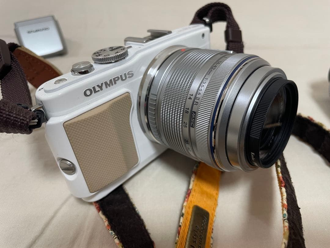 よ*ん様 オリンパス PEN Lite E-PL5 ダブルズームキット ホワイト