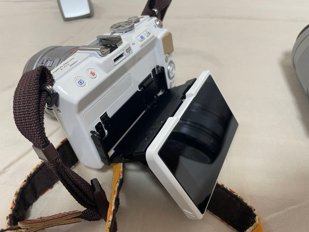 よ*ん様 オリンパス PEN Lite E-PL5 ダブルズームキット ホワイト