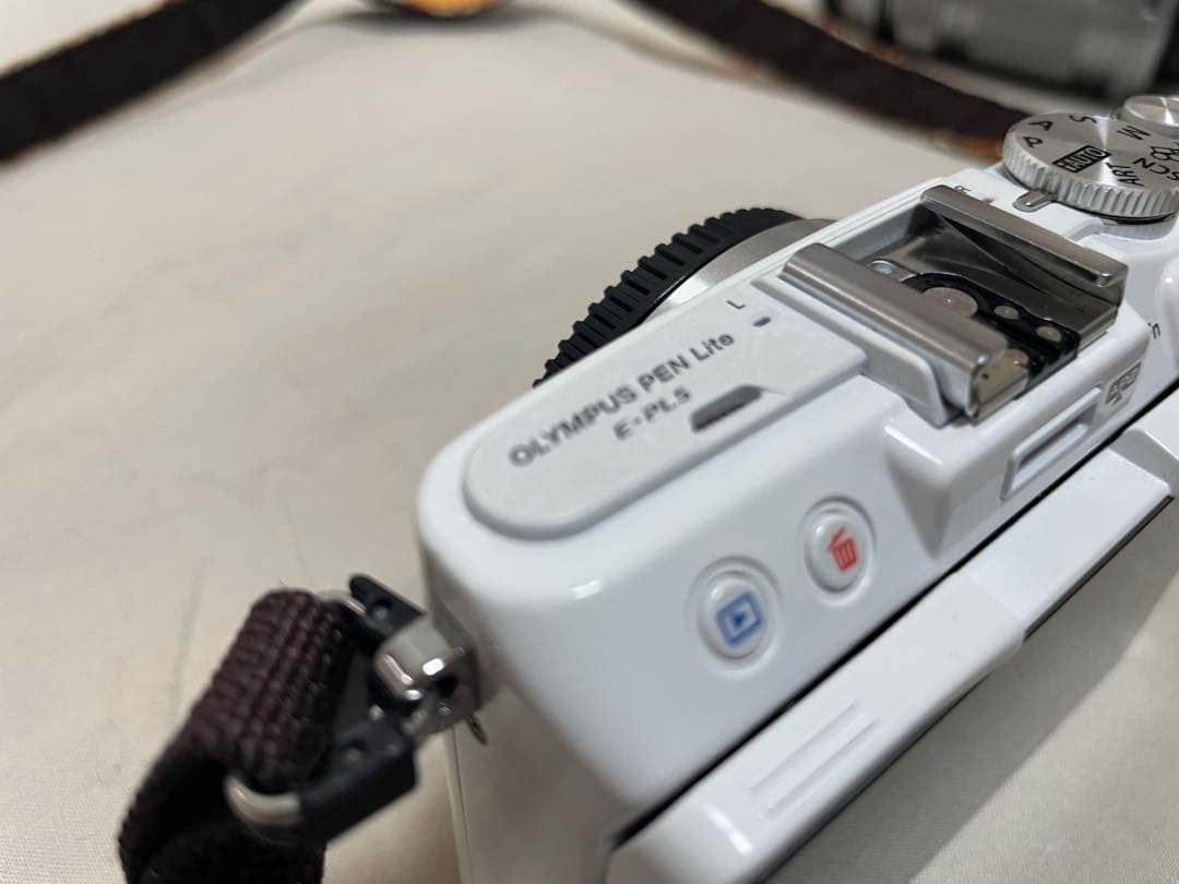 よ*ん様 オリンパス PEN Lite E-PL5 ダブルズームキット ホワイト