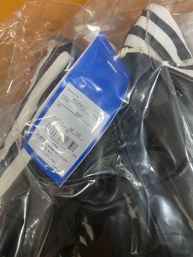 adidas フェイクレザー　ジャケット