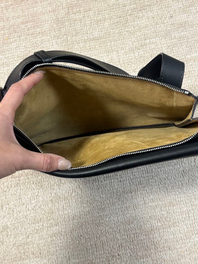 LOEWE（ロエベ）のショルダーバッグ／クラッチタイプ ・黒レザー　メンズ