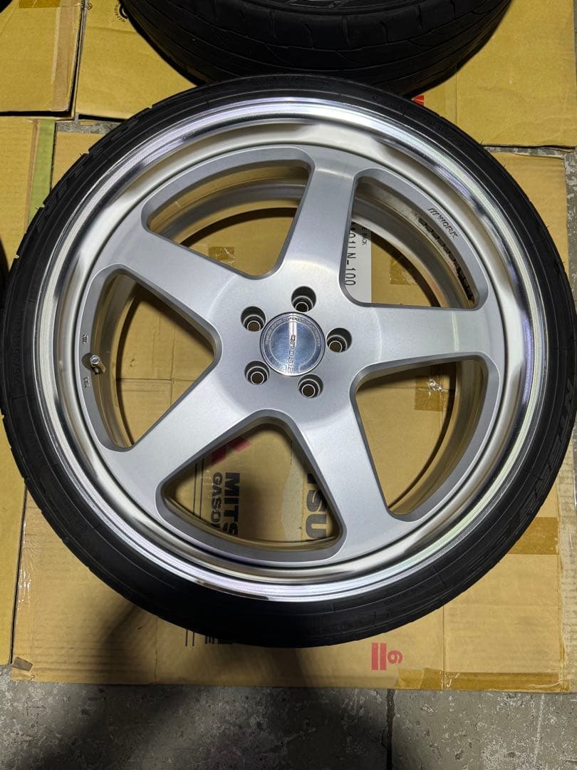 ワーク　グノーシス　19インチ　30系プリウス　215/35R19 ナット付き