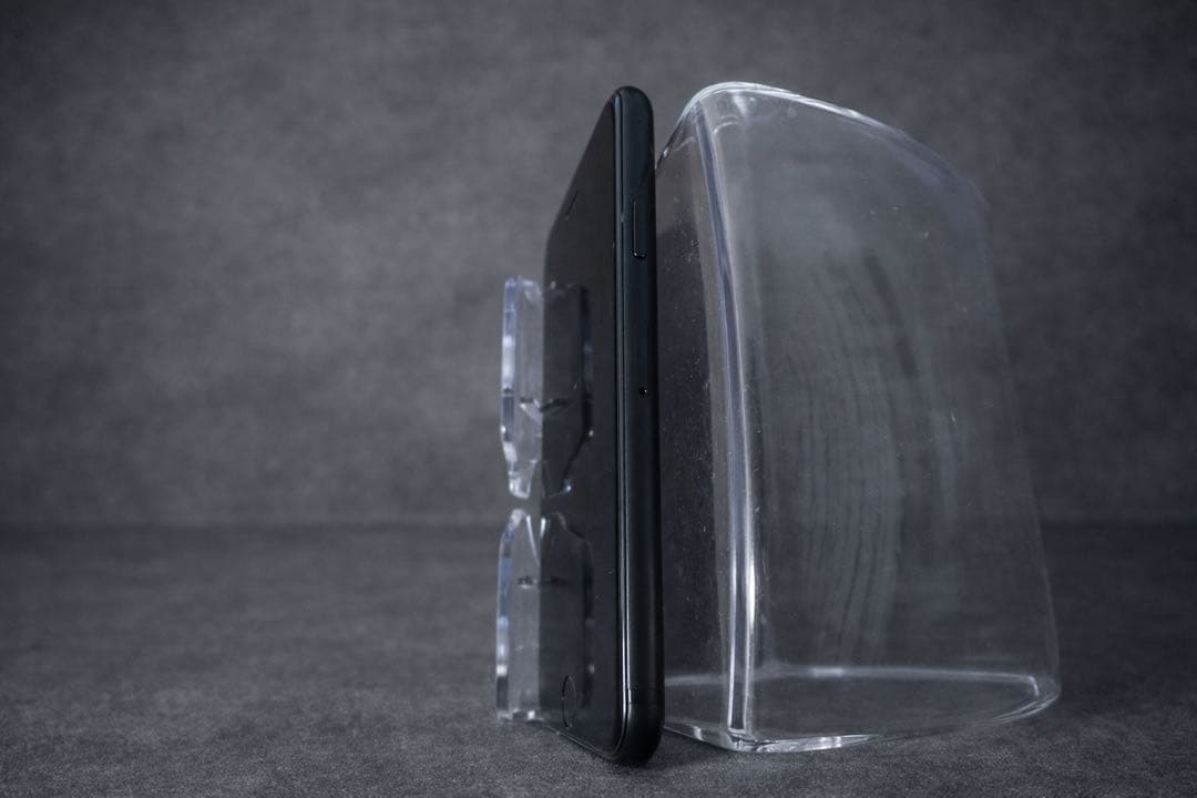 Apple iPhone SE ブラック