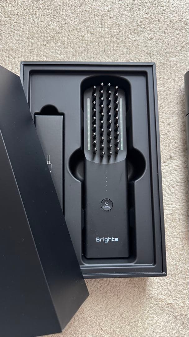 値下げ！ELEKI BRUSH 美顔器　専用化粧水付き　佐々木希