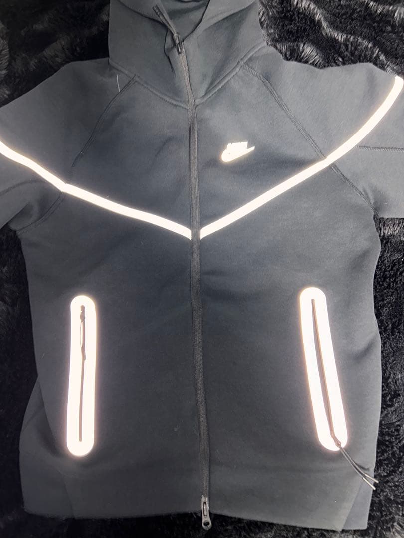 あ*ら様 Nikeテックフリース リフレクティブ