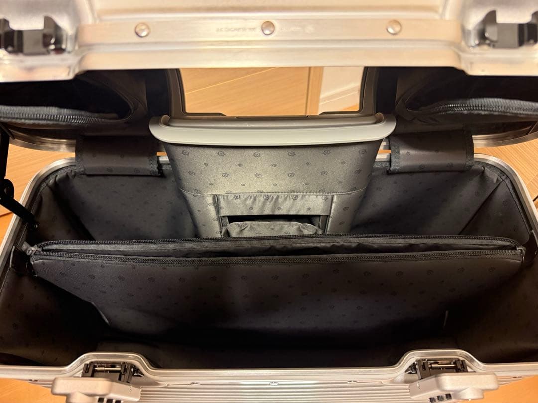 t*m様 RIMOWA パイロット