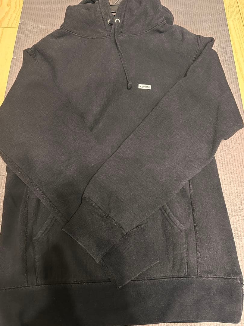 【値下げ・先着順】Supreme ロゴ　ブラック パーカー　Mサイズ