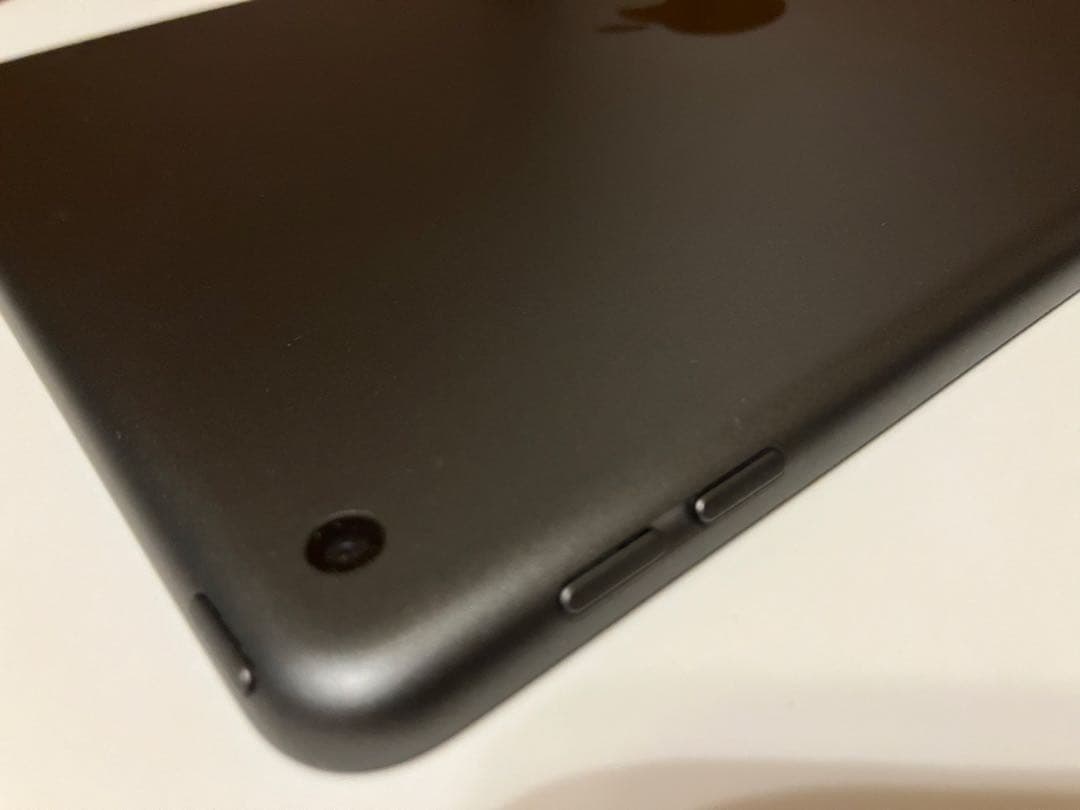 iPad (第8世代) A2270 スペースグレー 10.2インチ　カメラ故障