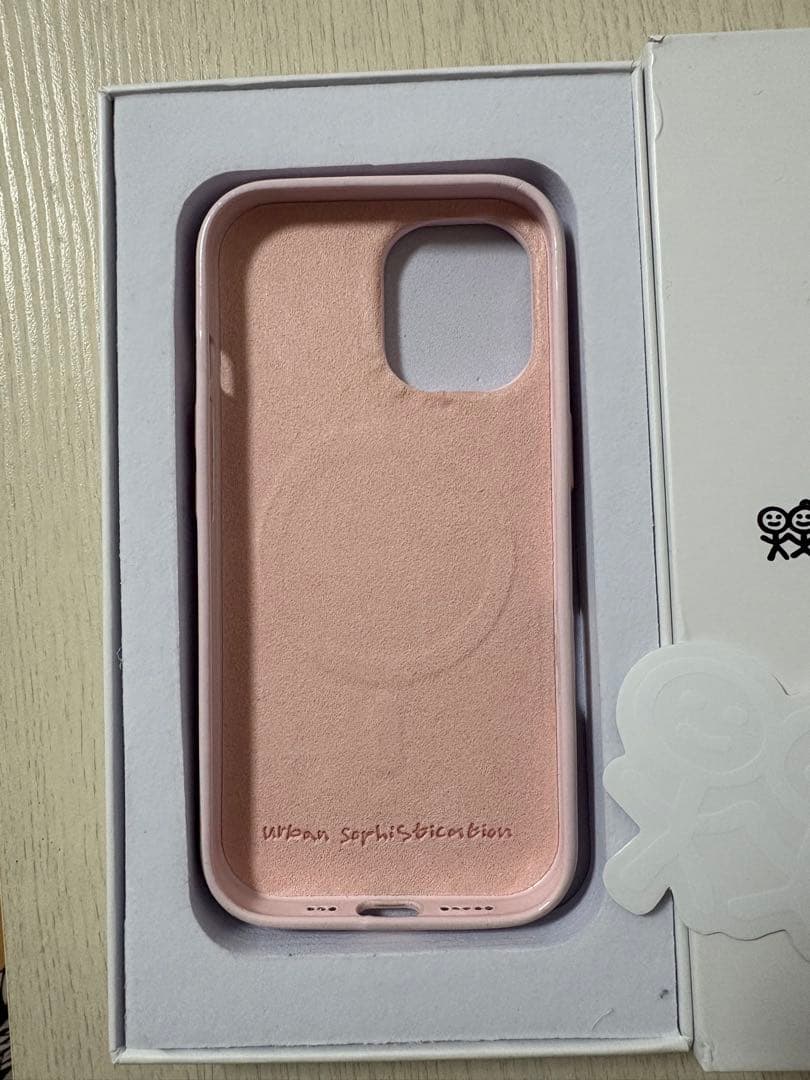 美品　Urban Sophistication iPhone16ケース