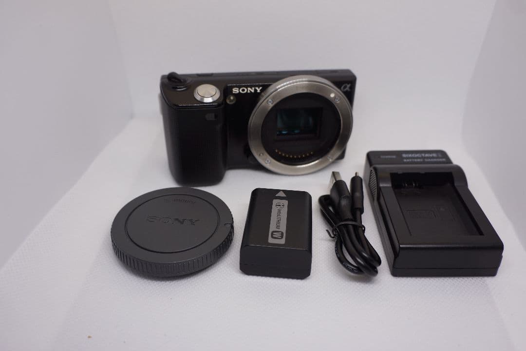 Sony α nex-5 ミラーレスカメラ 本体と付属品
