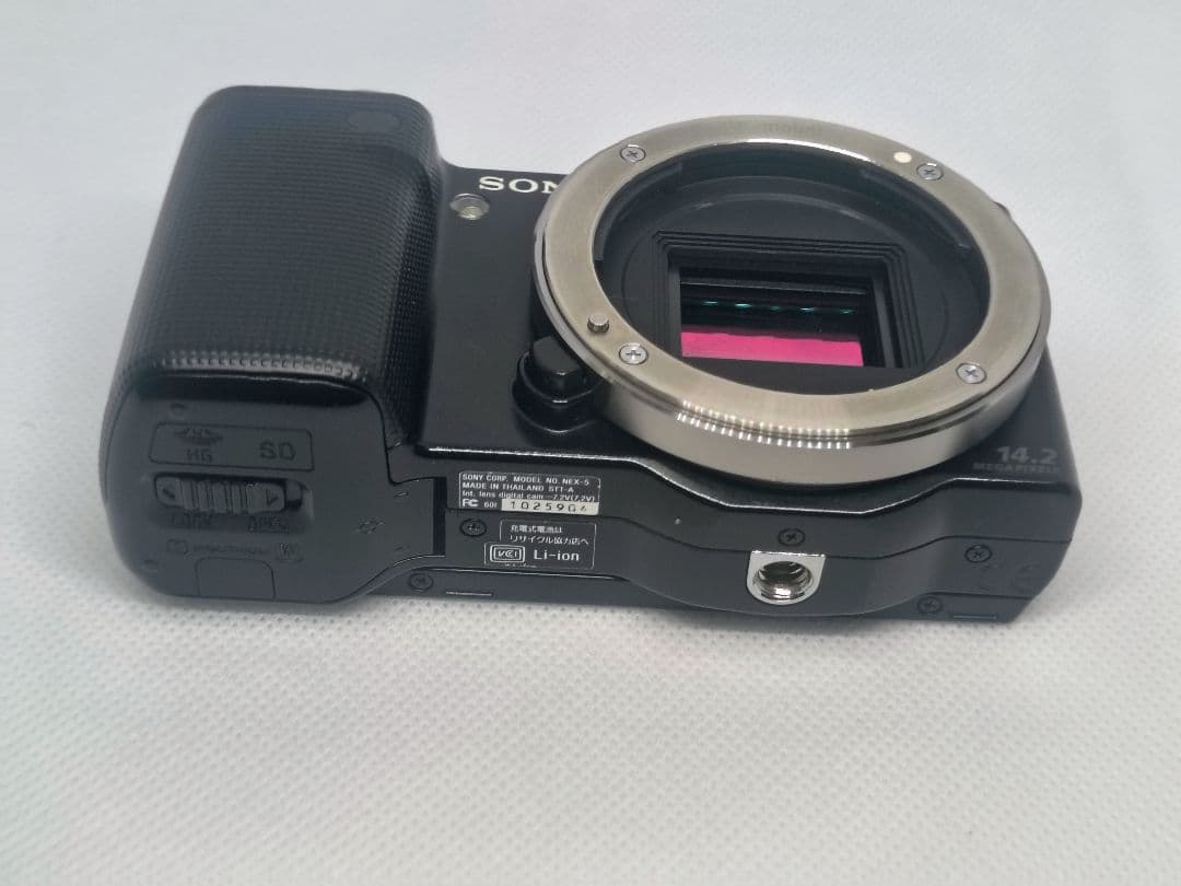 Sony α nex-5 ミラーレスカメラ 本体と付属品