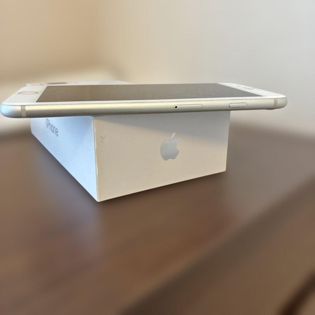 iPhone 8 Plus SIMフリー シルバー64GB 本体のみ