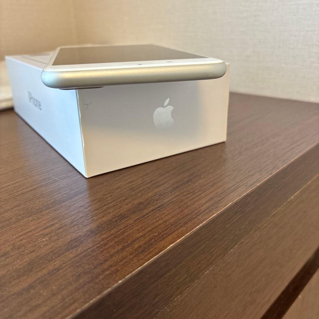 iPhone 8 Plus SIMフリー シルバー64GB 本体のみ