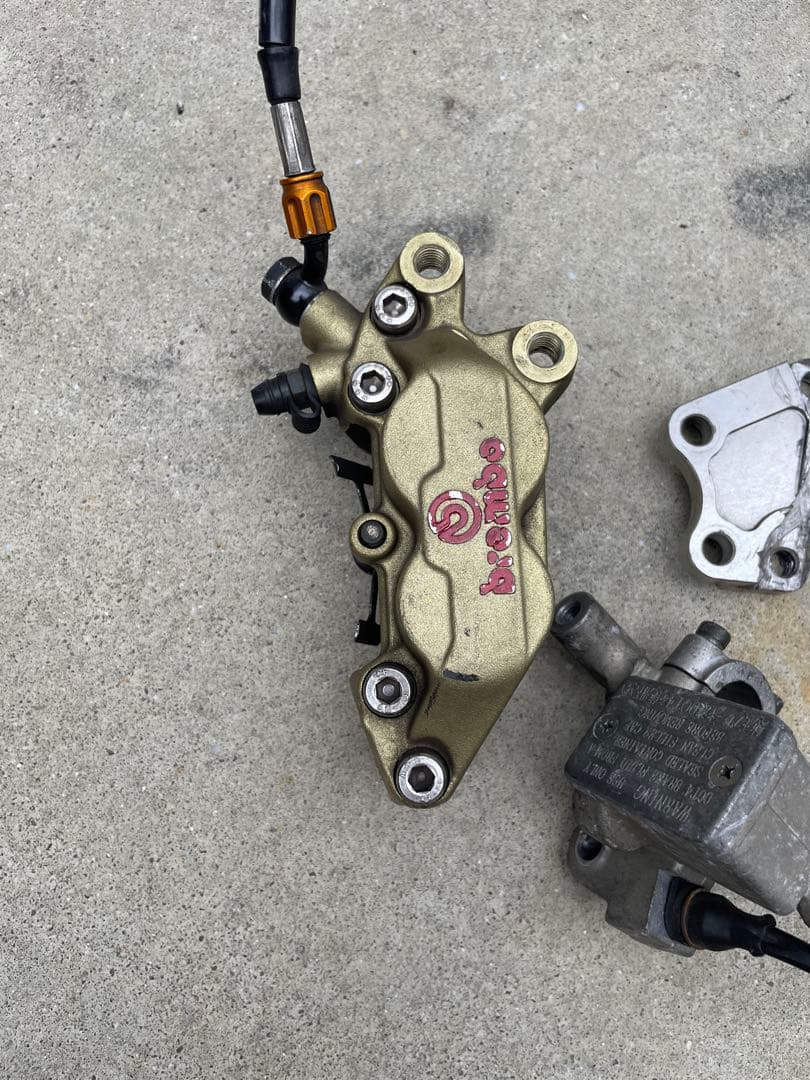 シグナス　ブレンボ　ブレーキ　フロントキャリパー　2型　3型