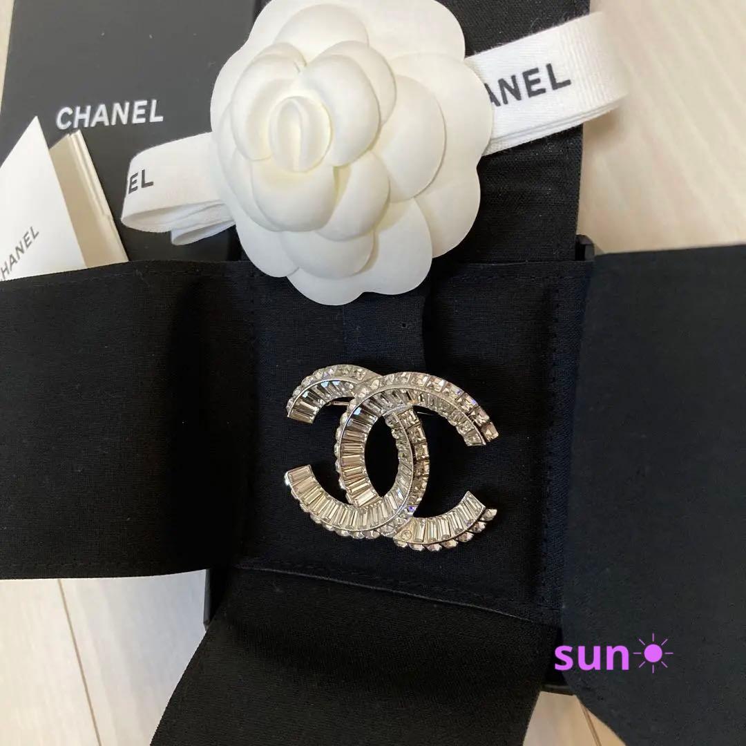 CHANEL キラキラストラス定番ブローチ　新品　2022 aw
