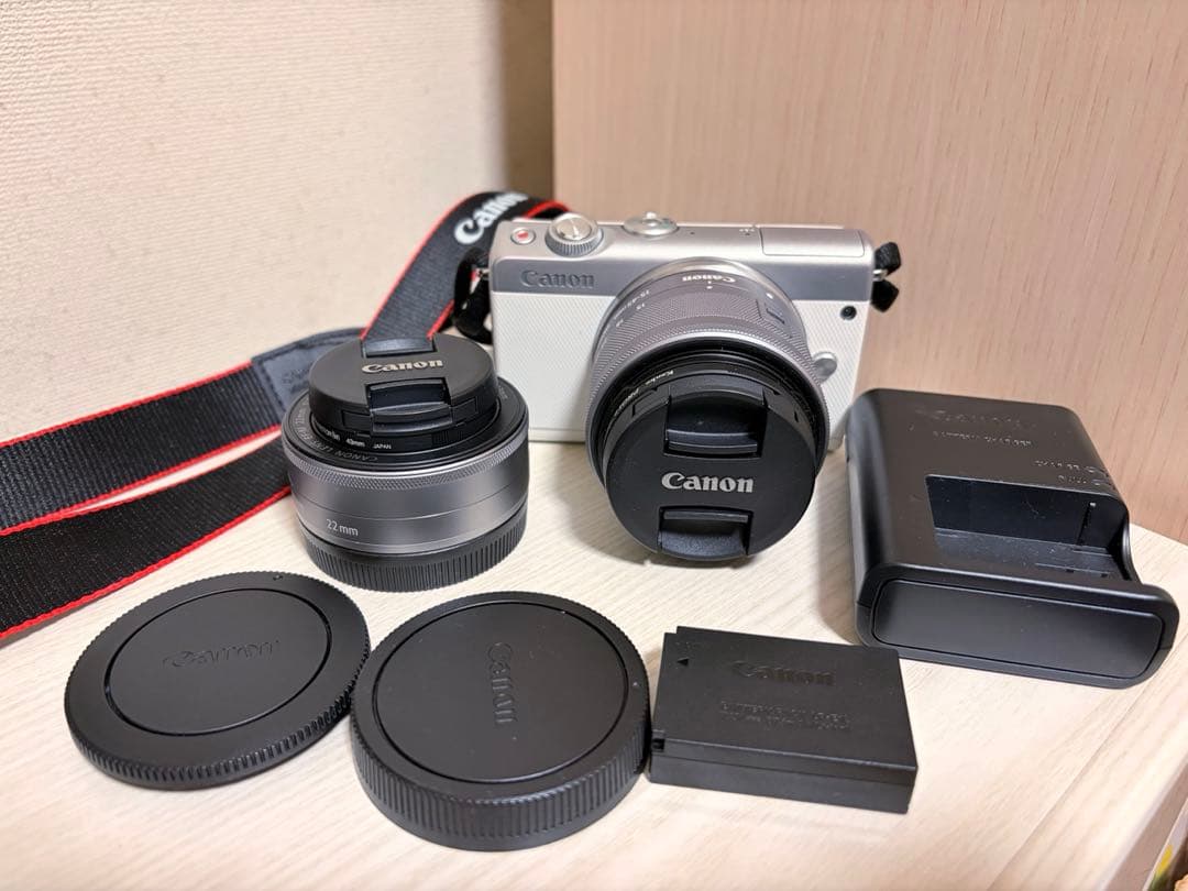 土日限定の価格　Canon EOS M100 ダブルレンズキット ホワイト