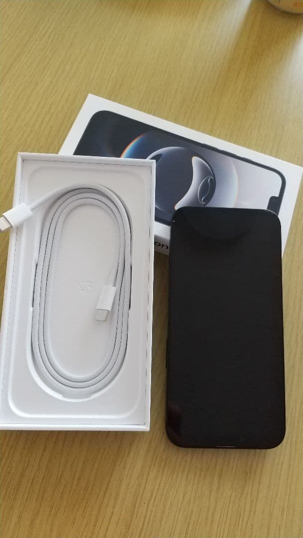 Apple iPhone 16e 128GB ブラック 本体