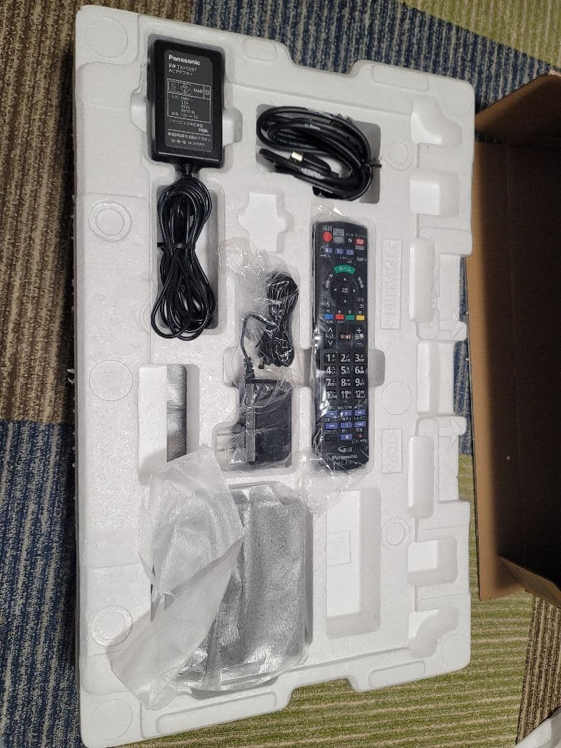 美品Panasonic ポータブルテレビ 19V型 ビエラ UN-19CF10D