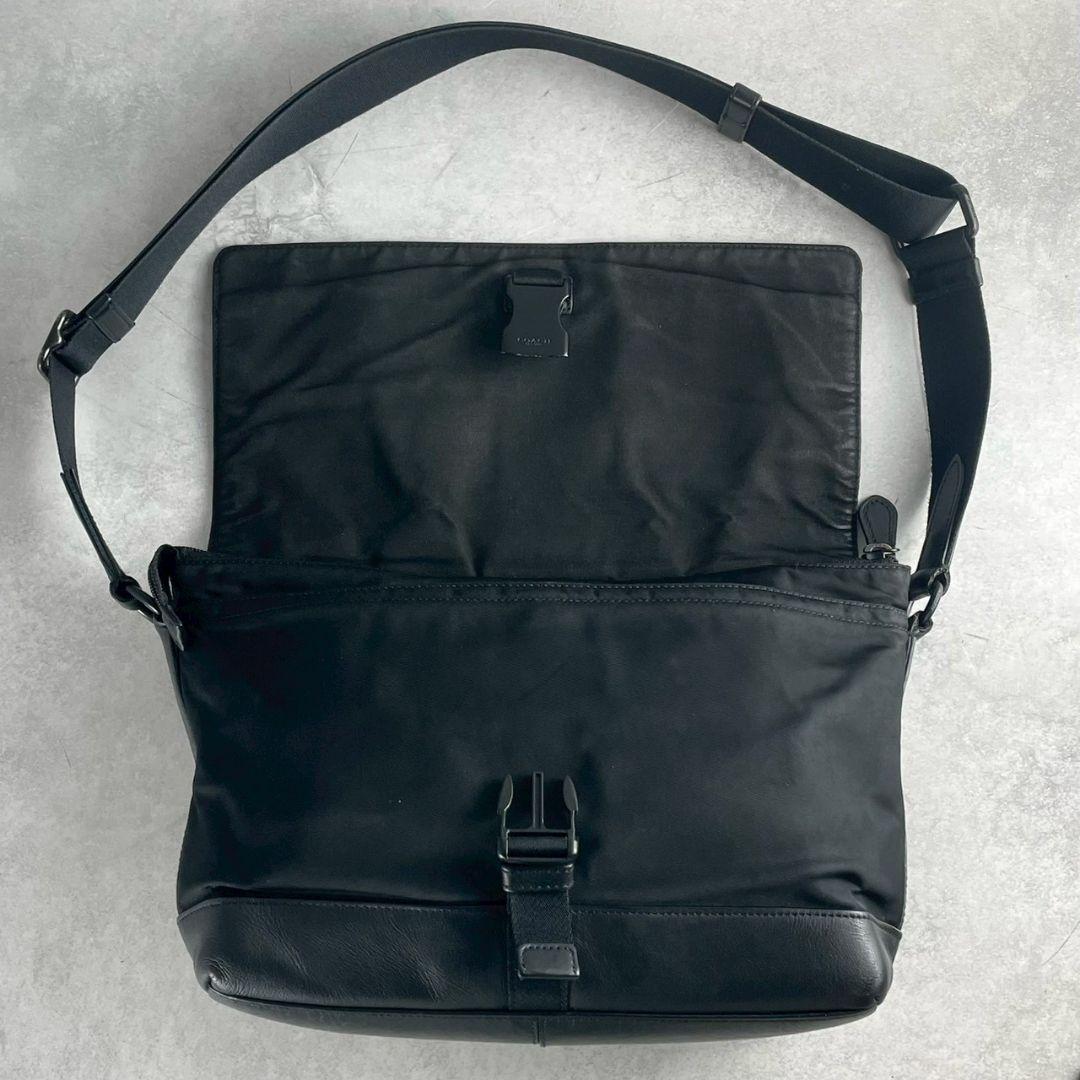 美品 コーチ メッセンジャーバッグ パフォレイテッド A4可 レザー 黒 通勤