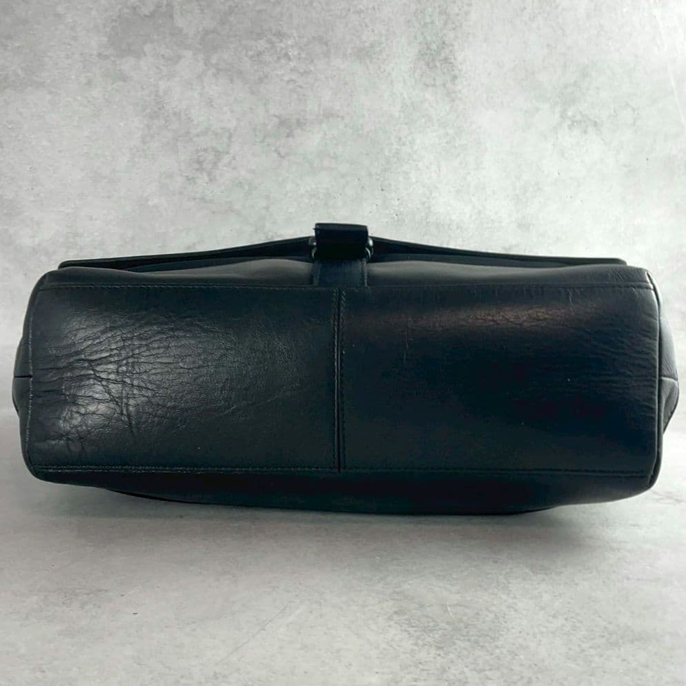 美品 コーチ メッセンジャーバッグ パフォレイテッド A4可 レザー 黒 通勤