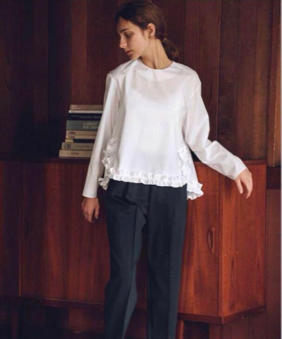 OHGA フリル裾ブラウス　ブラック