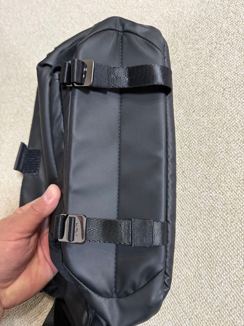 [ニード] ショルダーバッグ ボディバッグ R1 SLING BAG ブラック