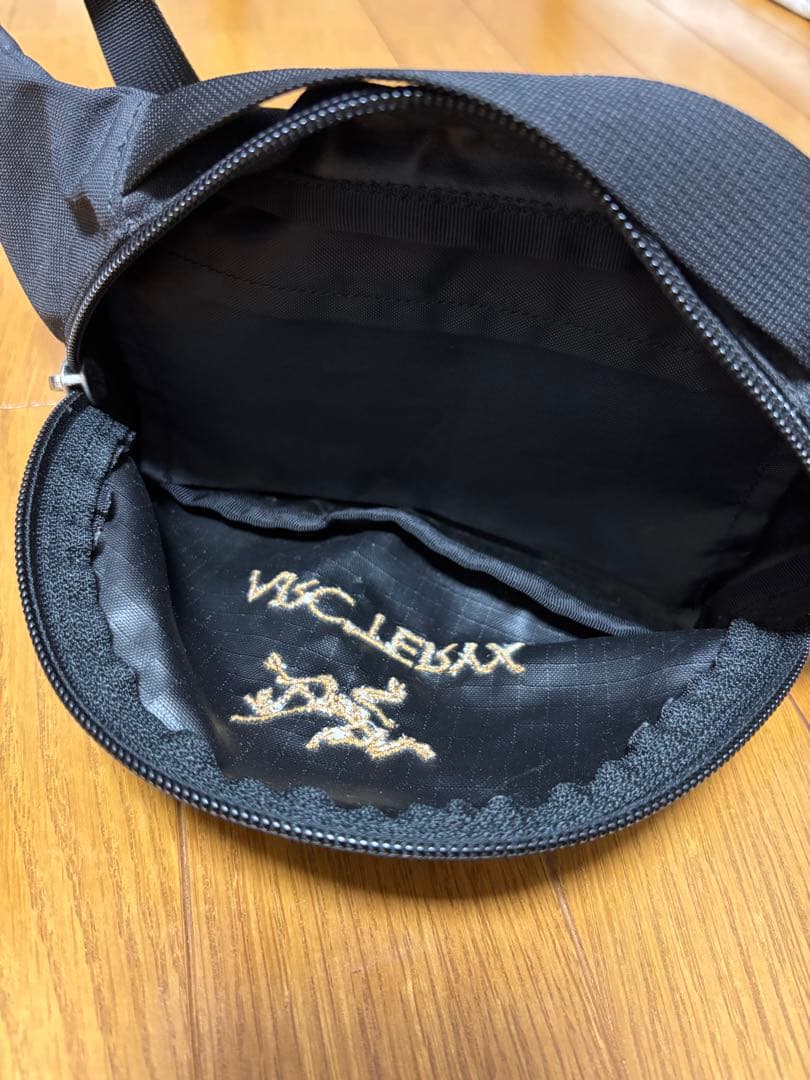 BEAMS ARC'TERYX別注URBAN FANNYボディバッグ