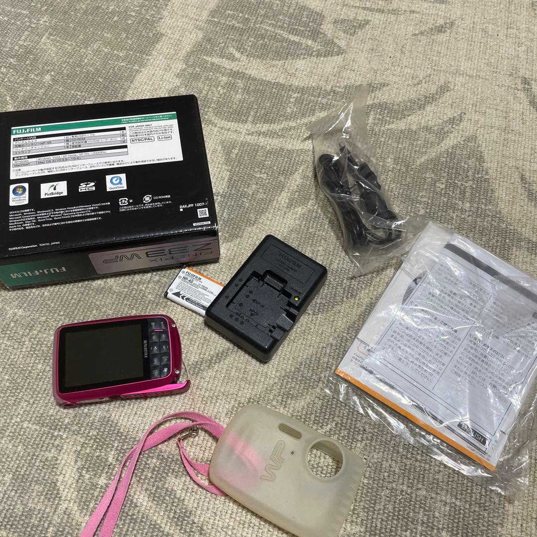 防水コンパクトデジカメ　Fujifilm FinePix Z33WP ピンク