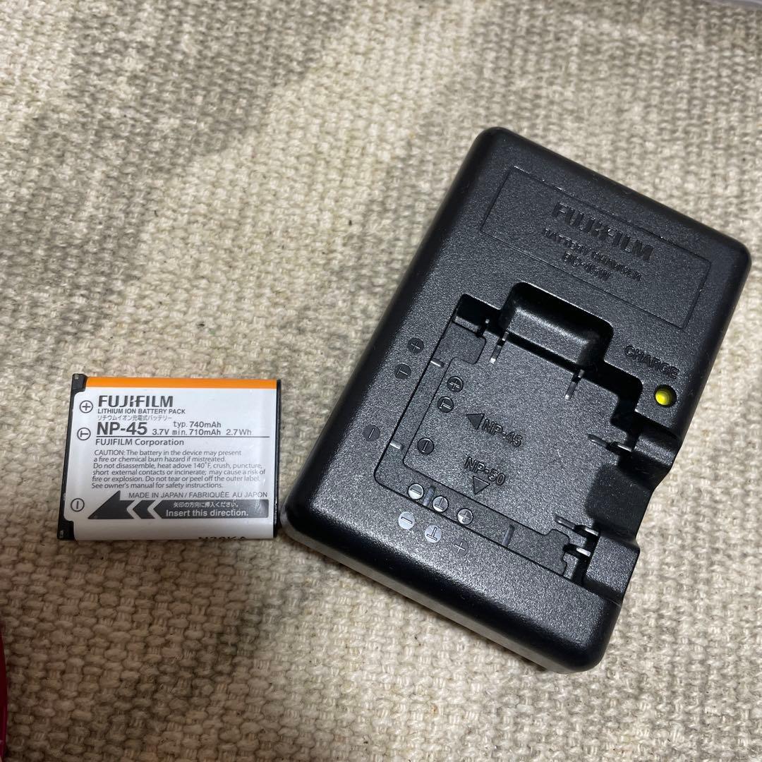 防水コンパクトデジカメ　Fujifilm FinePix Z33WP ピンク