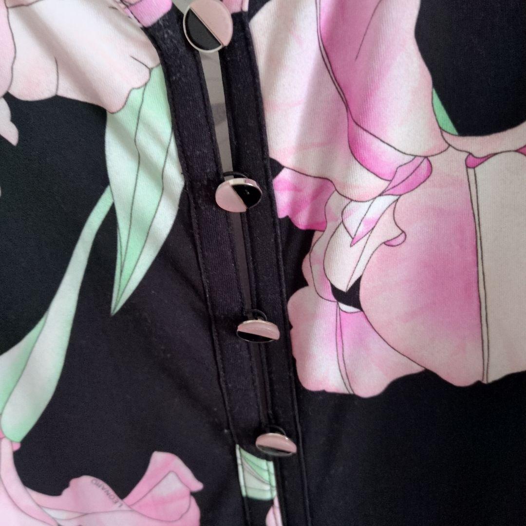 黒地ピンク花柄長袖ワンピース