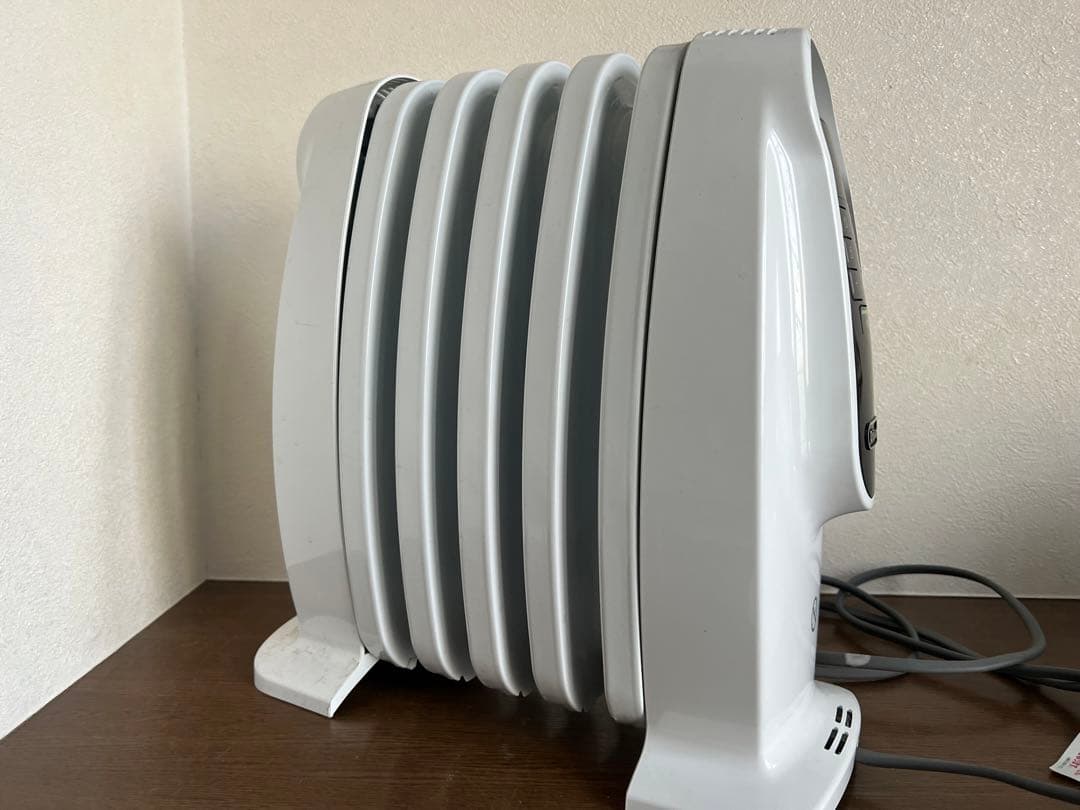 【美品】小型オイルヒーター/デロンギ NJ0505E