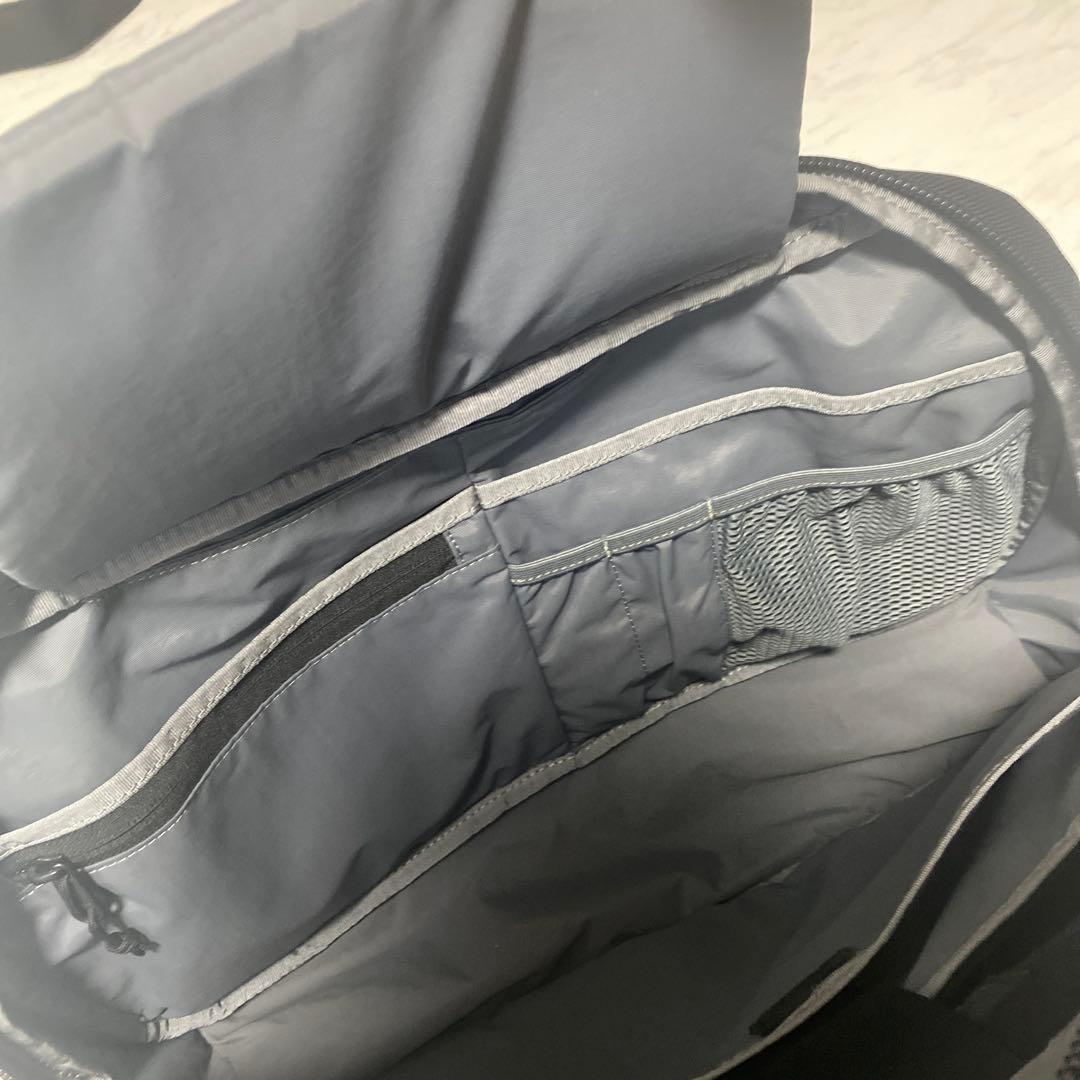 Travel Sling 2 Black ワンショルダーバッグ