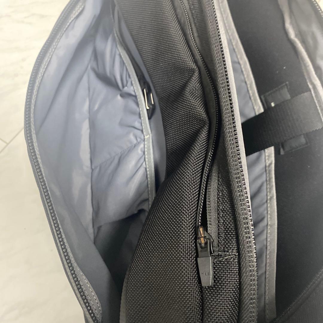 Travel Sling 2 Black ワンショルダーバッグ