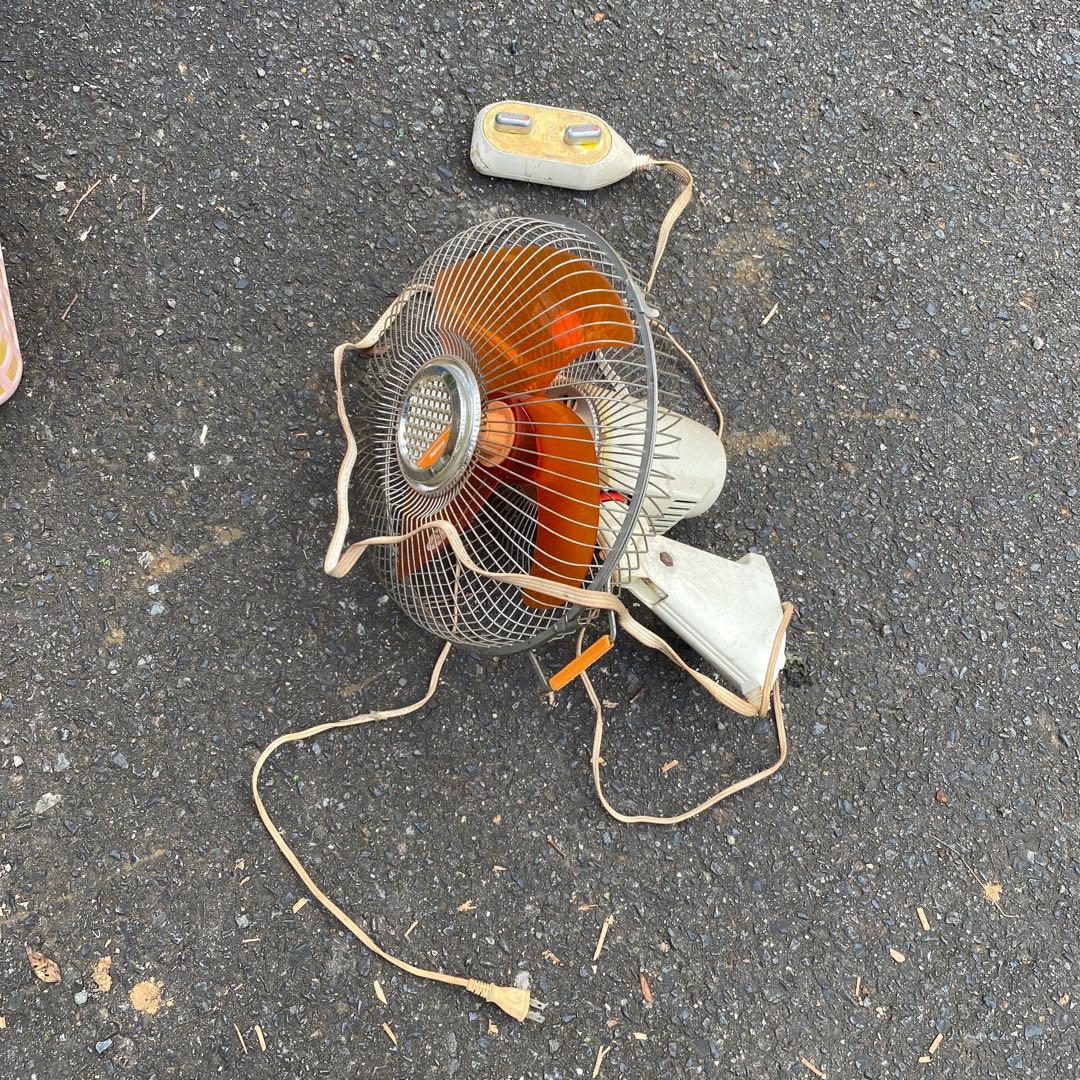 National 壁掛け扇風機 オレンジ色 リモコン付き　昭和レトロポップ