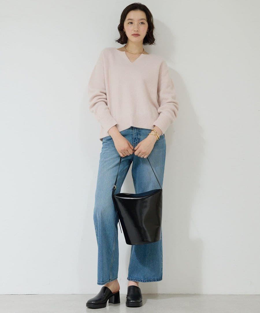 2025 ガリャルダガランテ　【デコルテ美人ニット】ファーウールキーネックニット