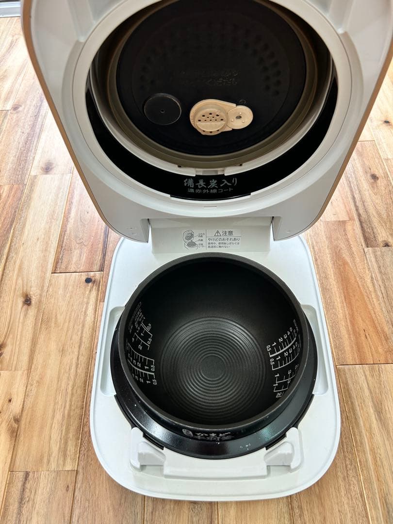 グ*オ様 炊飯器 ホワイト　5.5合　1.0L 東芝